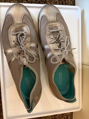 ECCO Women’s Metallic Taupe Lace-Up Sneakers with Teal Insoles